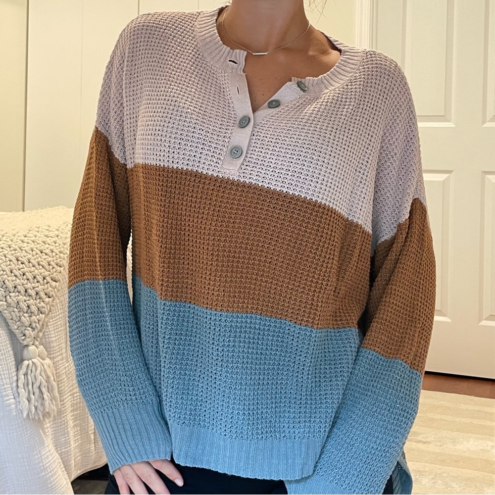 AE color block sweater 🤍🧡💙